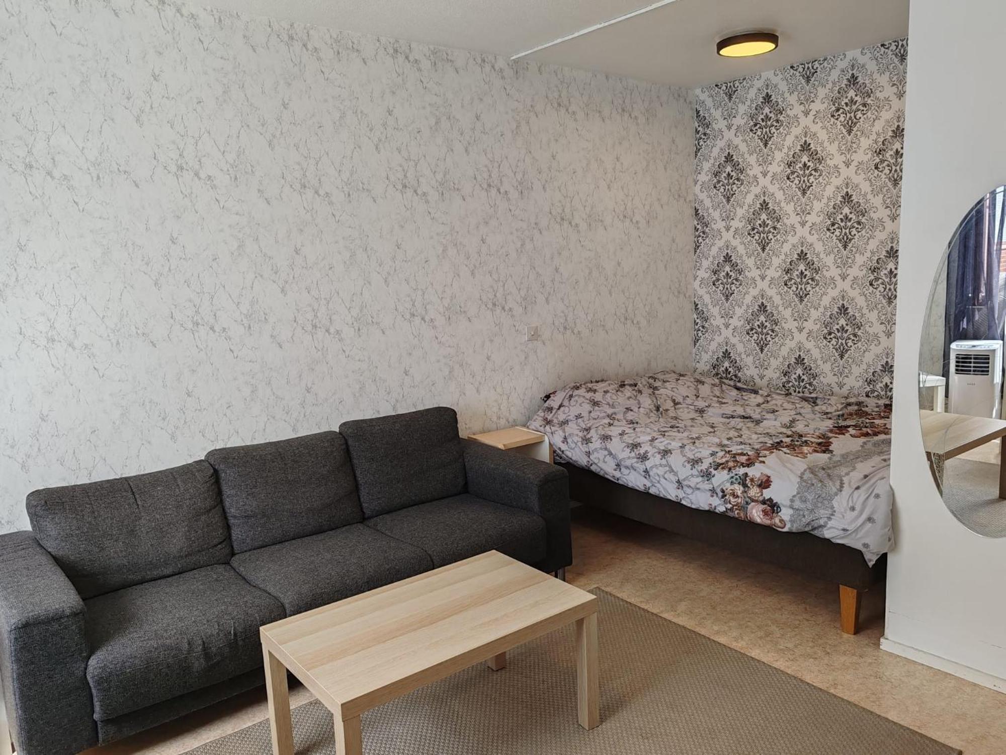 Near Tikkurila Railwaystation With Free Parking *